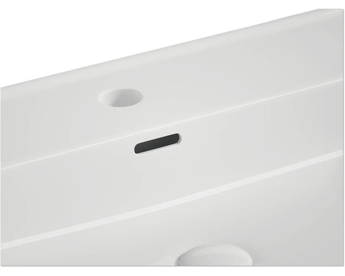 Detailansicht eines Waschtisches mit Überlauf und Hahnloch