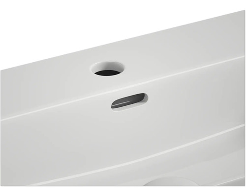 Vue détaillée d''un lavabo avec trou de robinet et trop-plein