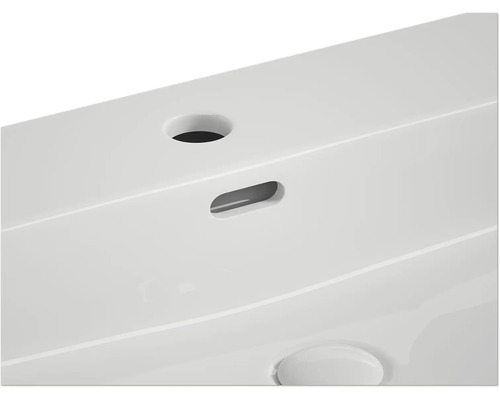 Vue détaillée d''un lavabo avec trou de robinet et trop-plein