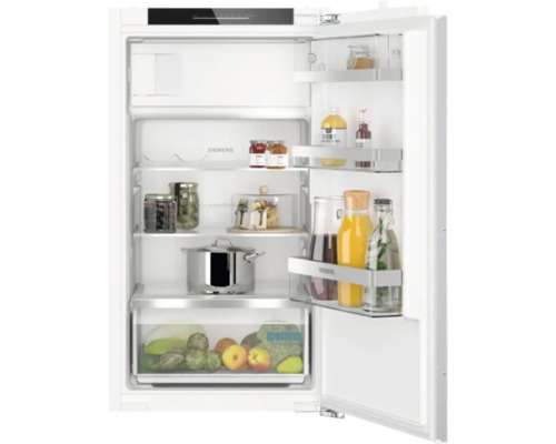 Réfrigérateur encastrable avec compartiment de congélation Siemens KI32LADD1 Réfrigérateur ouvert avec des aliments sur plusieurs étagères