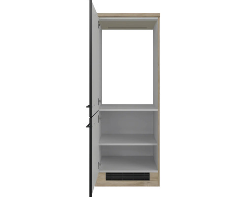 Offener Badezimmerschrank mit Regalen