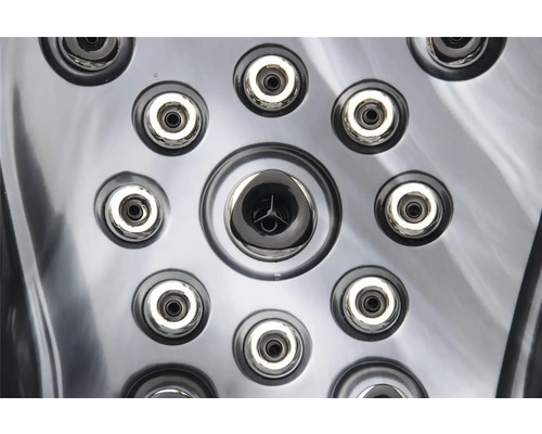 Gros plan des jets du bain à remous