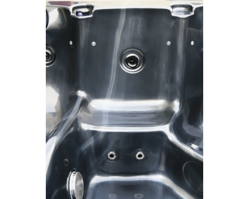 Innenansicht eines Whirlpools mit Düsen und Abfluss