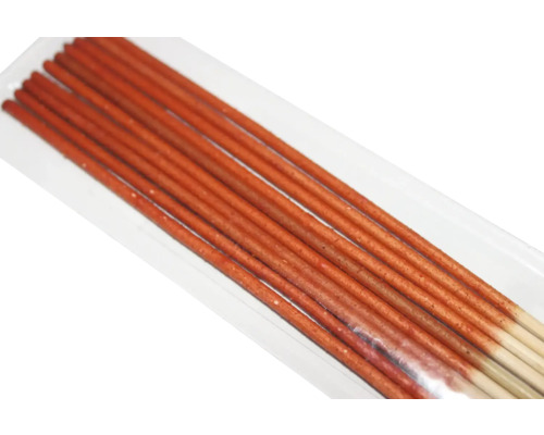 Plusieurs bâtons d''encens dans un emballage transparent.