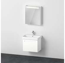 Badezimmer mit Waschbeckenunterschrank und Spiegelschrank