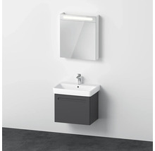 Badezimmer mit Waschbeckenunterschrank, Waschbecken und Spiegelschrank mit Beleuchtung