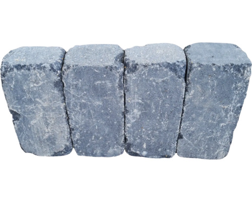 Vier graue Granit Pflastersteine