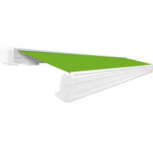 Store de terrasse avec revêtement vert et cadre blanc