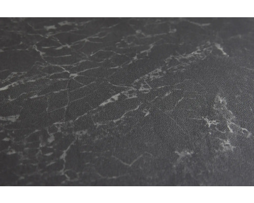 Gros plan détaillé d''un plan de travail à l''aspect marbré.