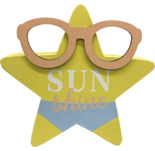 Dekorative Holzsternfigur mit Sonnenbrille und der Aufschrift Sonnenschein als Dekoration