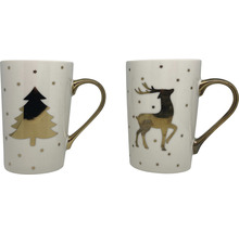 Deux tasses en céramique blanches avec des anses dorées, décorées d''un arbre de Noël et d''un cerf