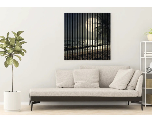 Salon avec canapé et tableau mural sur le thème de la plage la nuit