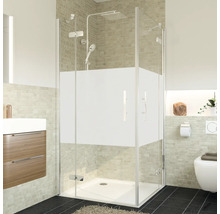 Badezimmer mit Duschkabine aus Glas mit teilweise blickdichter Folie
