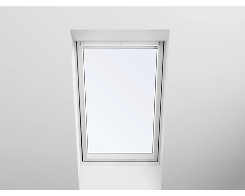Dachfenster mit Rollo im geschlossenen Zustand