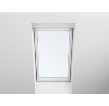 Dachfenster mit Verdunkelungsrollo im geschlossenen Zustand