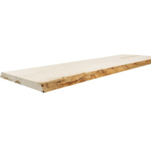 Planche en bois avec bord d''arbre