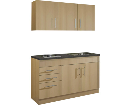 Küchenzeile mit Hängeschränken, Spüle und Kochfeld