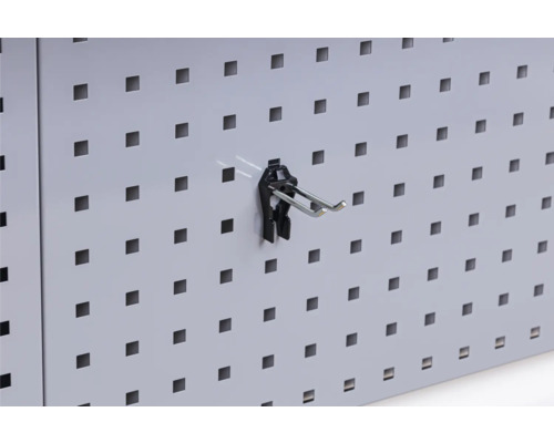 Lochwand mit Gerätehalter