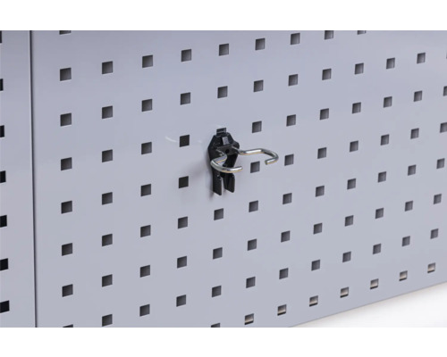 Lochwand mit Haken zur Werkzeugaufhängung