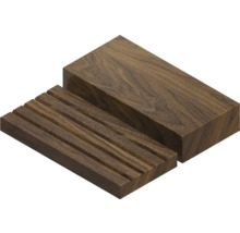 Zwei Holzstücke mit gerillter Oberfläche