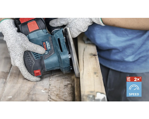 Eine Person schleift Holz mit einem Bosch Multischleifer.