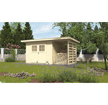 Gartenszene mit Holzschuppen und Brennholzlager