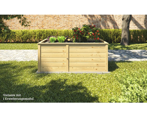 Jardinière surélevée en bois avec légumes et tomates dans le jardin.