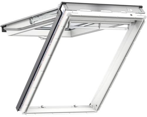 Geöffnetes Dachfenster zur Belüftung des Raumes