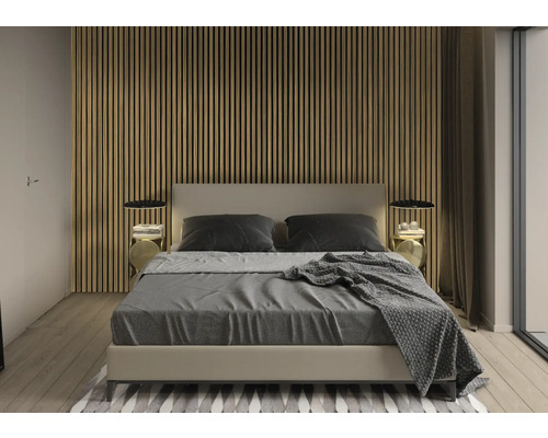 Chambre à coucher avec lit double, tables de chevet et mur en lambris