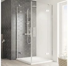 Cabine de douche d''angle avec receveur et ensemble de douche dans une salle de bains au design moderne.