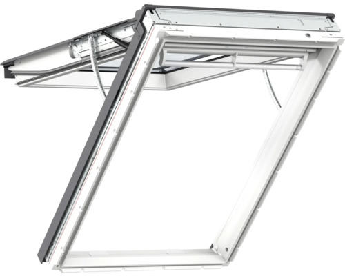 Geöffnetes Dachfenster zur Belüftung und zum Lichteinfall.