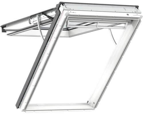 Geöffnetes Dachfenster für den Dachausbau