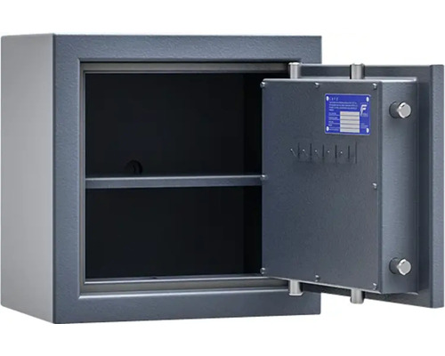 Coffre-fort ouvert avec étagères