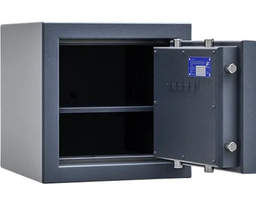 Geöffneter Tresor mit zwei Regalböden