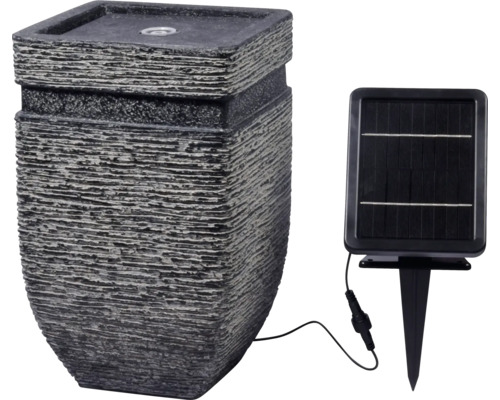Fontaine de jardin avec panneau solaire