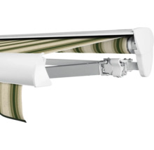 Detailansicht einer Markise mit Streifenmuster