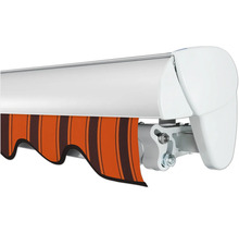 Markise mit braun-orangen Streifen