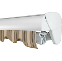 Detailansicht einer Markise mit gestreiftem Stoff