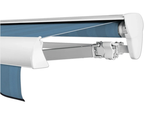 SOLUNA Halbkassettenmarkise Classic 5,5x3,5 Stoff Dessin 320916 Gestell E6EV1 silber eloxiert Antrieb rechts inkl. Motor, Wandschalter Detailansicht einer Gelenkarmmarkise mit blau gestreiftem Stoff