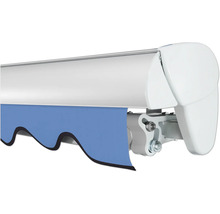 Markise mit Stoffbespannung und Gelenkarm