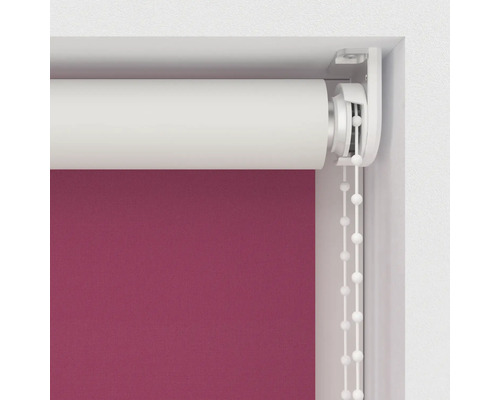 Rollo mit Kettenzug am Fenster