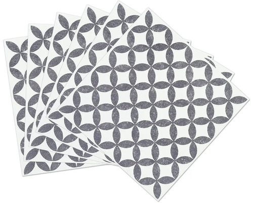 Plusieurs serviettes en papier à motifs