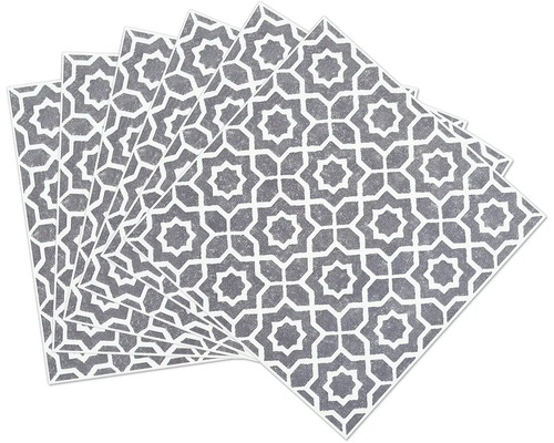 Plusieurs serviettes grises avec motif géométrique