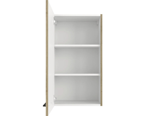 Armoire suspendue ouverte avec trois étagères