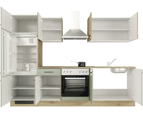 Cuisine intégrée avec réfrigérateur, plaque de cuisson, hotte aspirante et évier avec portes d''armoires ouvertes.