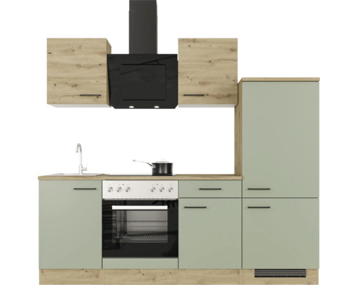 Cuisine équipée avec évier, cuisinière, four et hotte aspirante