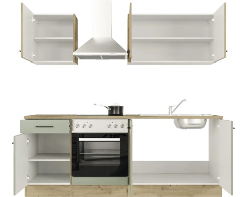 Cuisine équipée avec évier, cuisinière, four, hotte aspirante et armoires murales