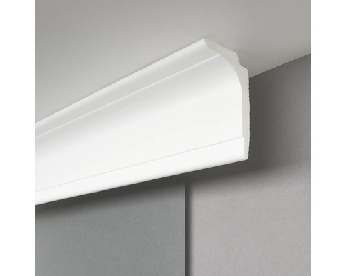 Corniche décorative blanche au plafond et au mur