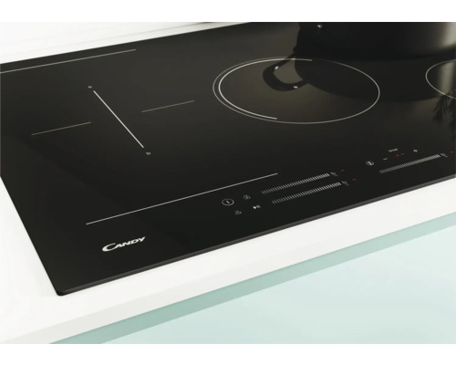 Plaque à induction Candy noire avec panneau de commande