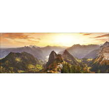 Prise de vue panoramique d''un paysage de montagne au lever du soleil